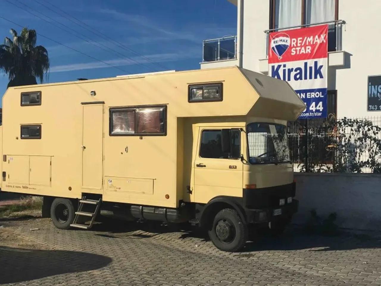 1 8100. Sokak - 1