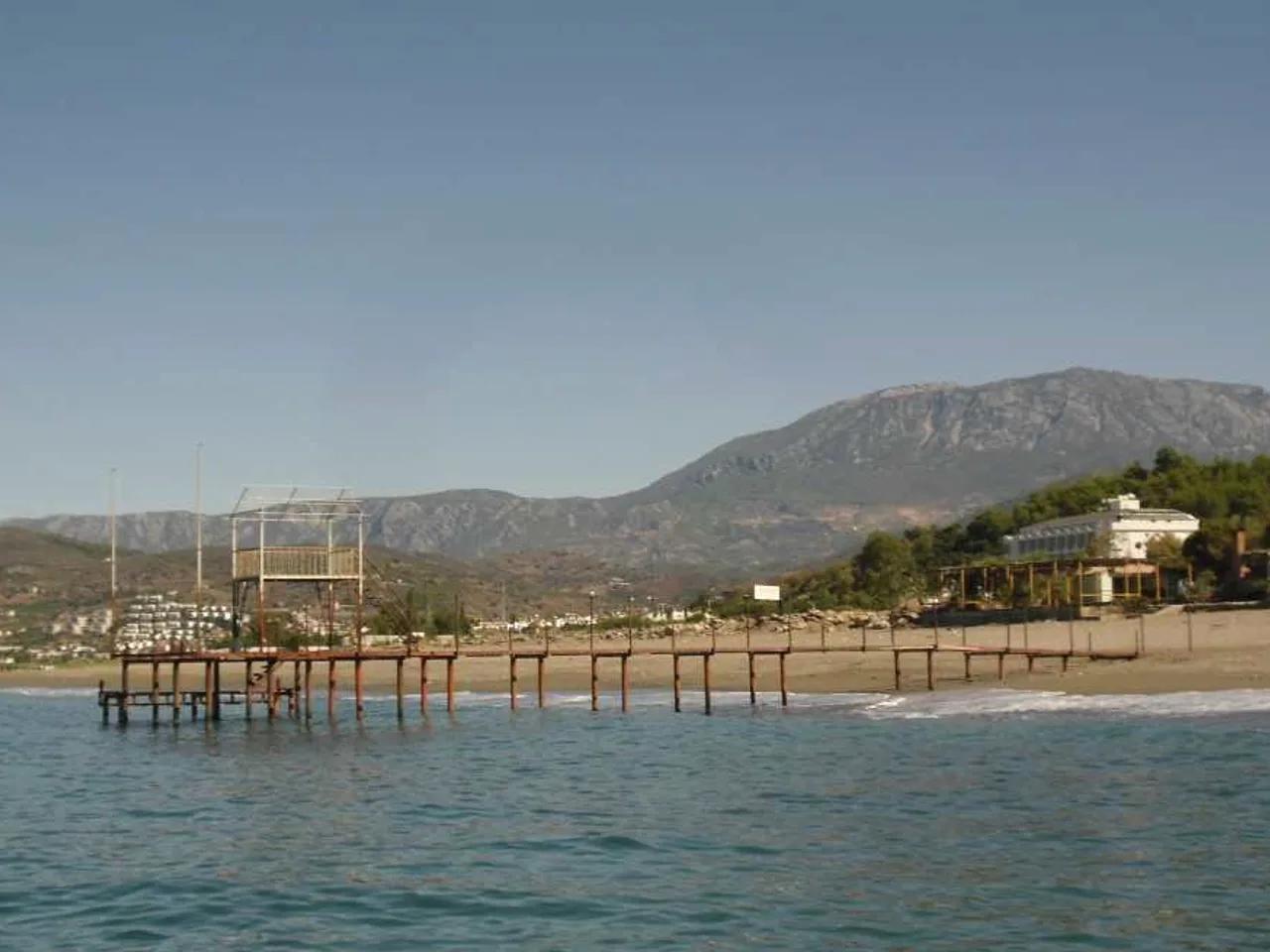 Alara Star Otel Önü - 1