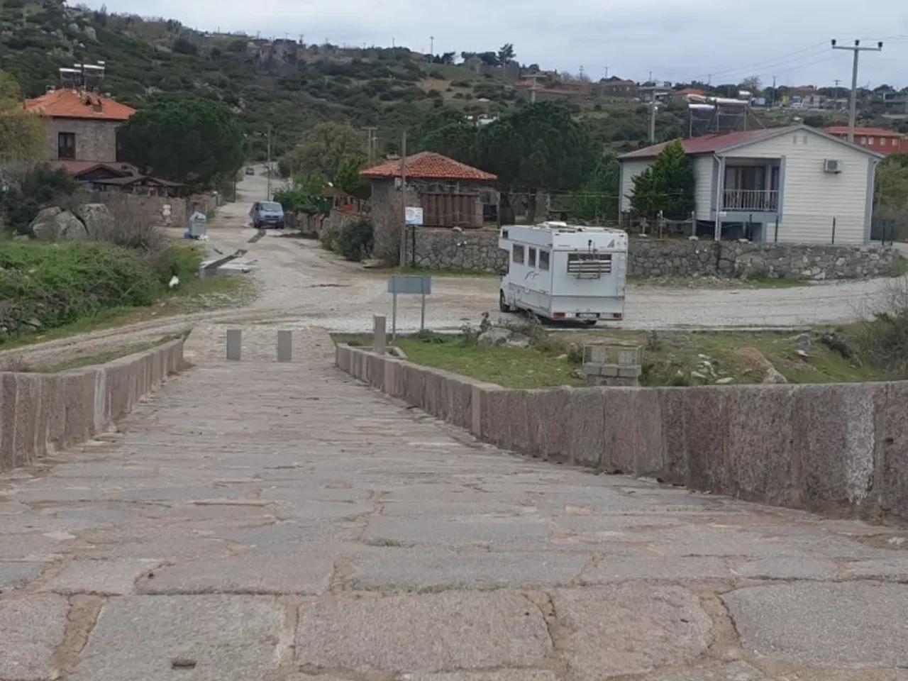 Behramkale, 131 15 Eylül Caddesi - 3