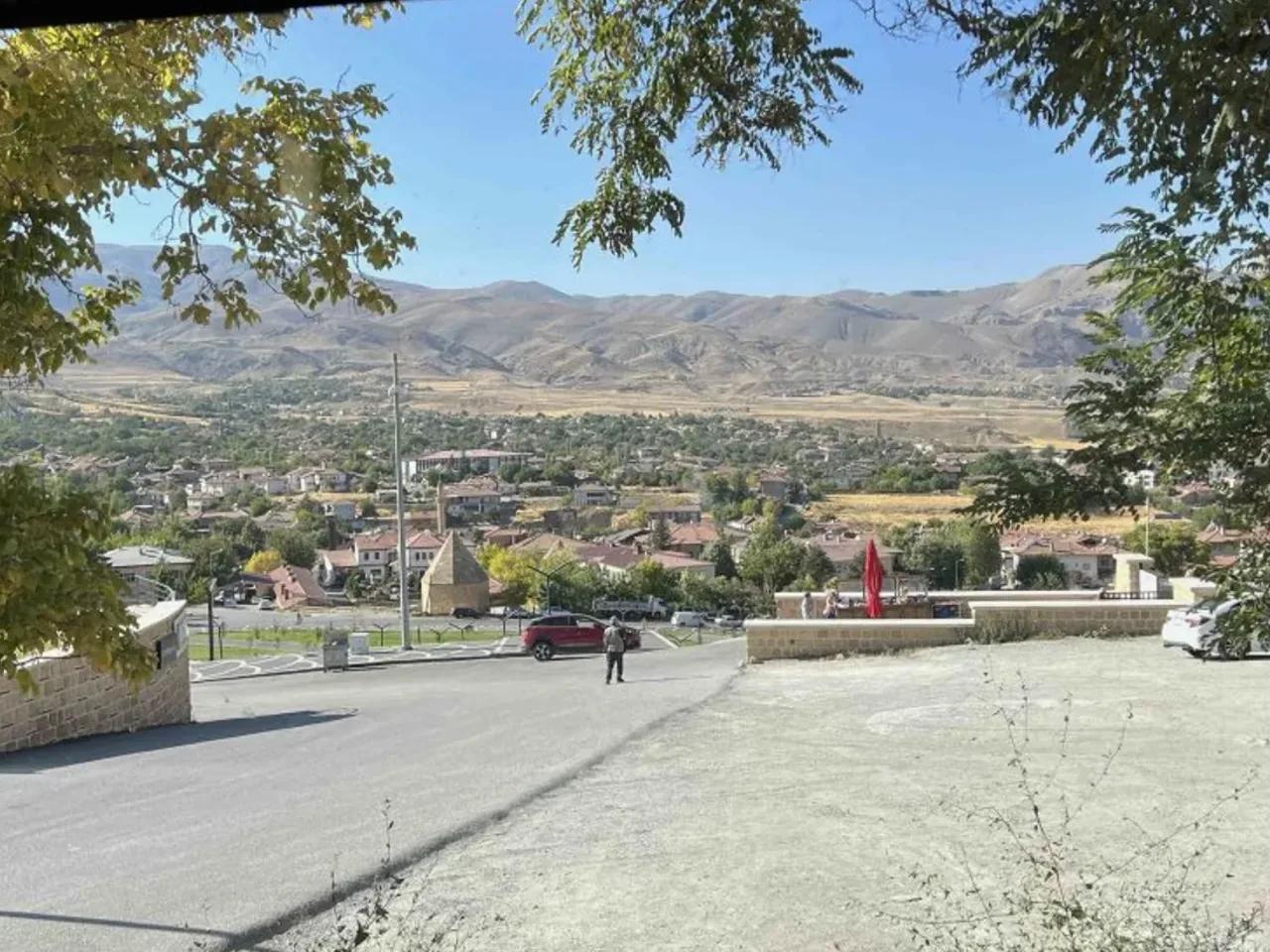 Divriği,Pk:58300 Ulu Cami Caddesi - 2