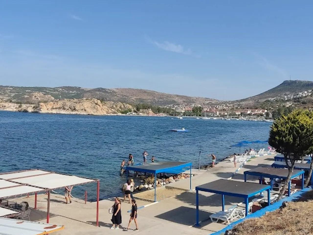 Foça Kaleburnu Lojmanları Plajı - 1