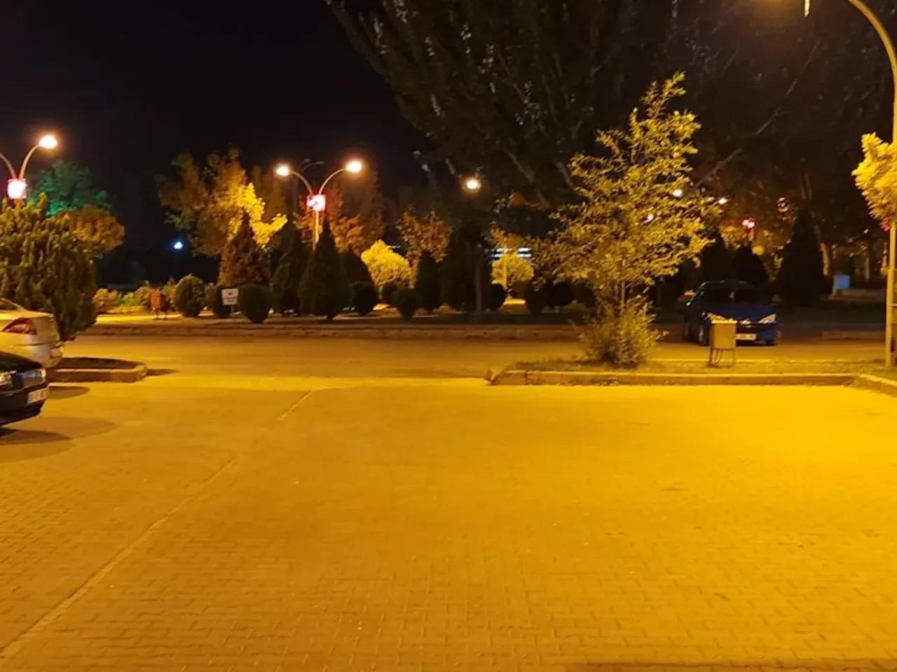 Gölbaşı, 3 Sahil Caddesi - 1