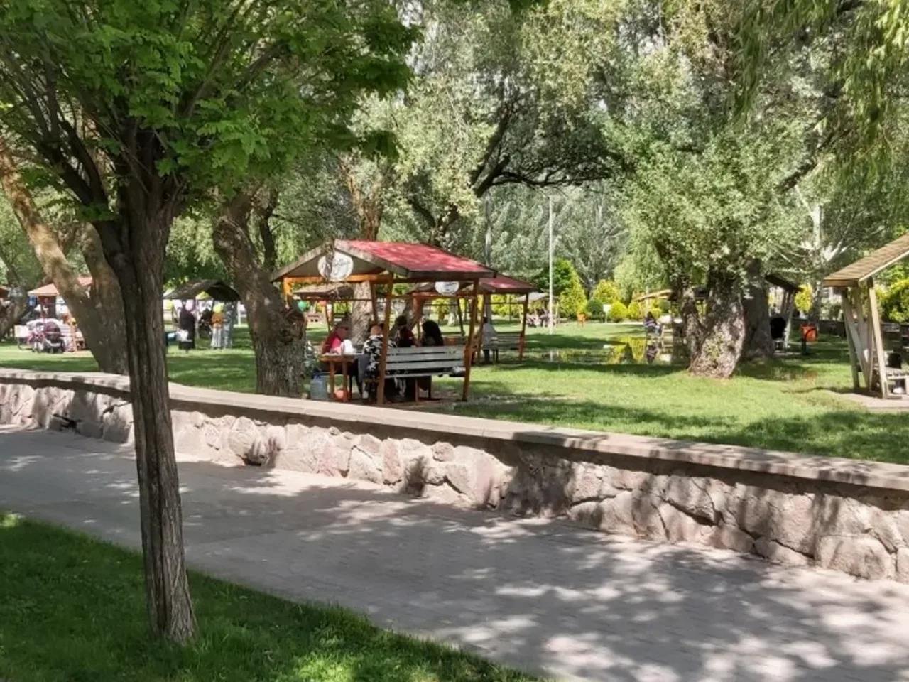 Gölbaşı, 3 Sahil Caddesi - 2