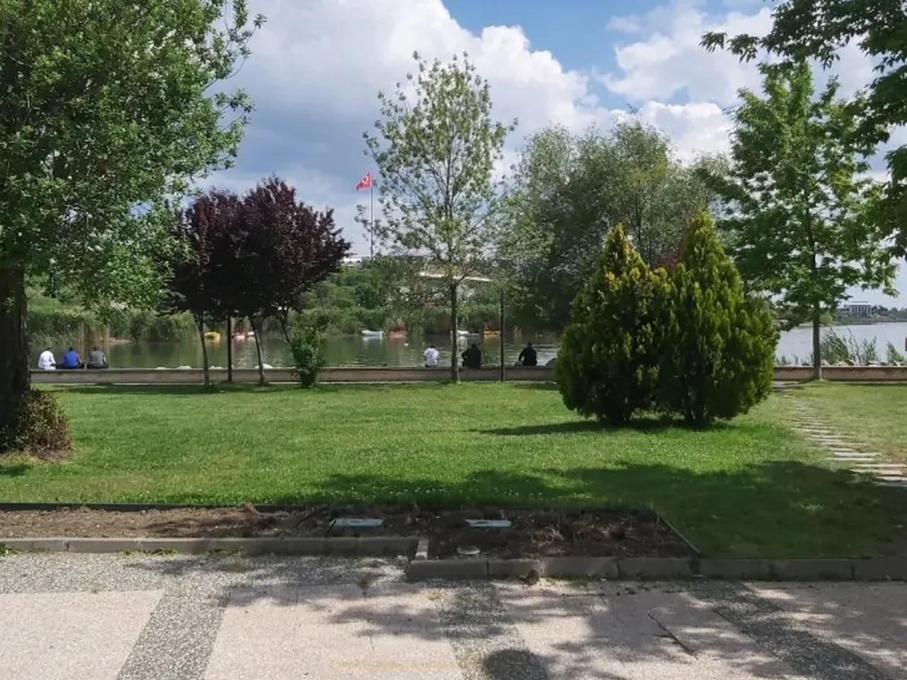 Gölbaşı, 3 Sahil Caddesi - 3