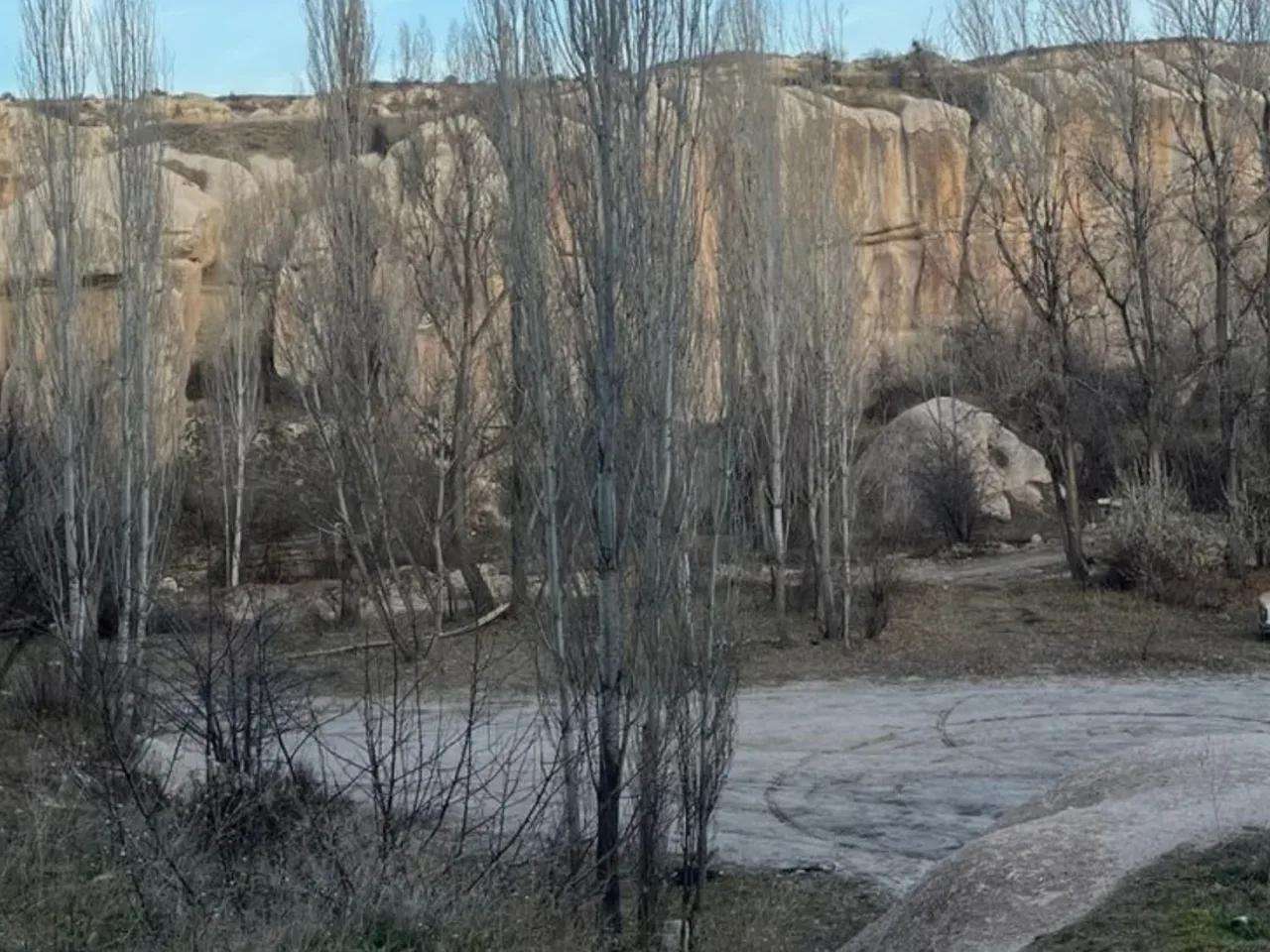 Göreme,Zelve Vadisi yolu - 3