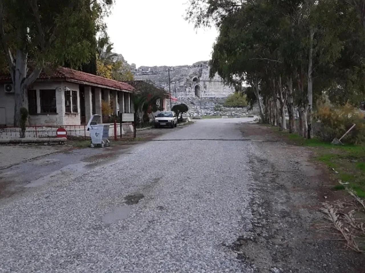 İlyas Bey Kulliyesi Yolu - 2