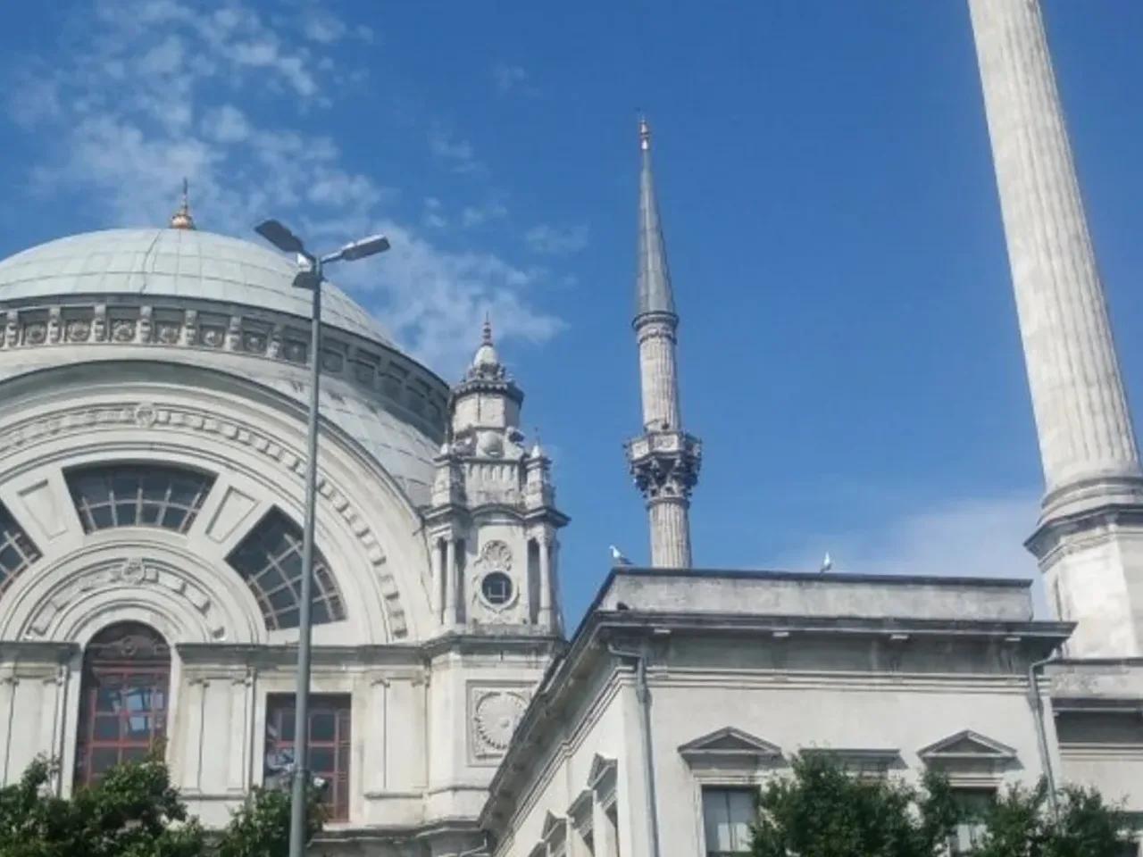 İstanbul,30 Muallim Naci Caddesi - 1