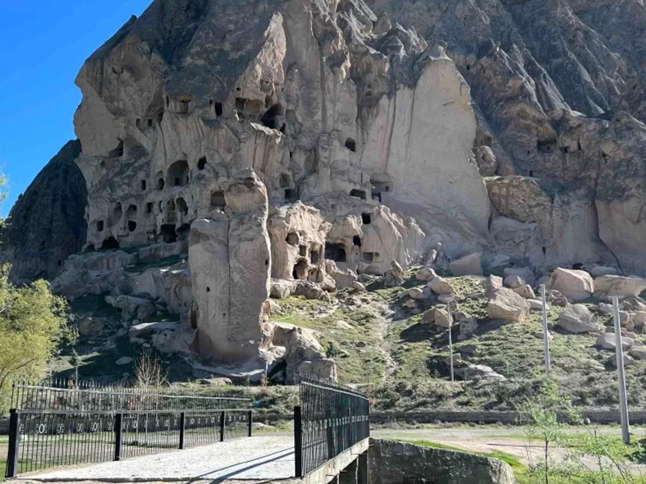 Kayaaltı, - 1