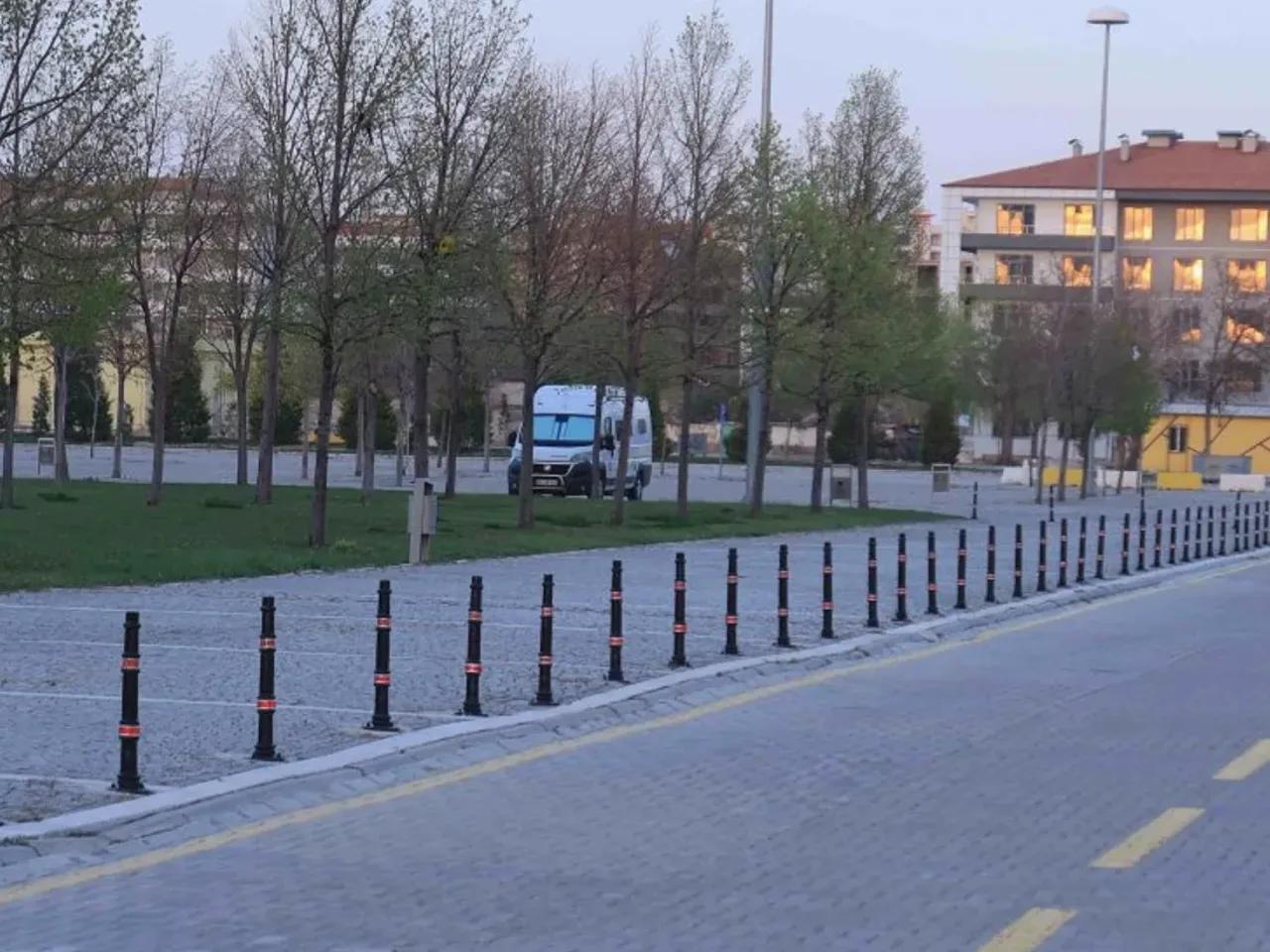 Konya, 8 Mevlana Kültür Merkezi - 1