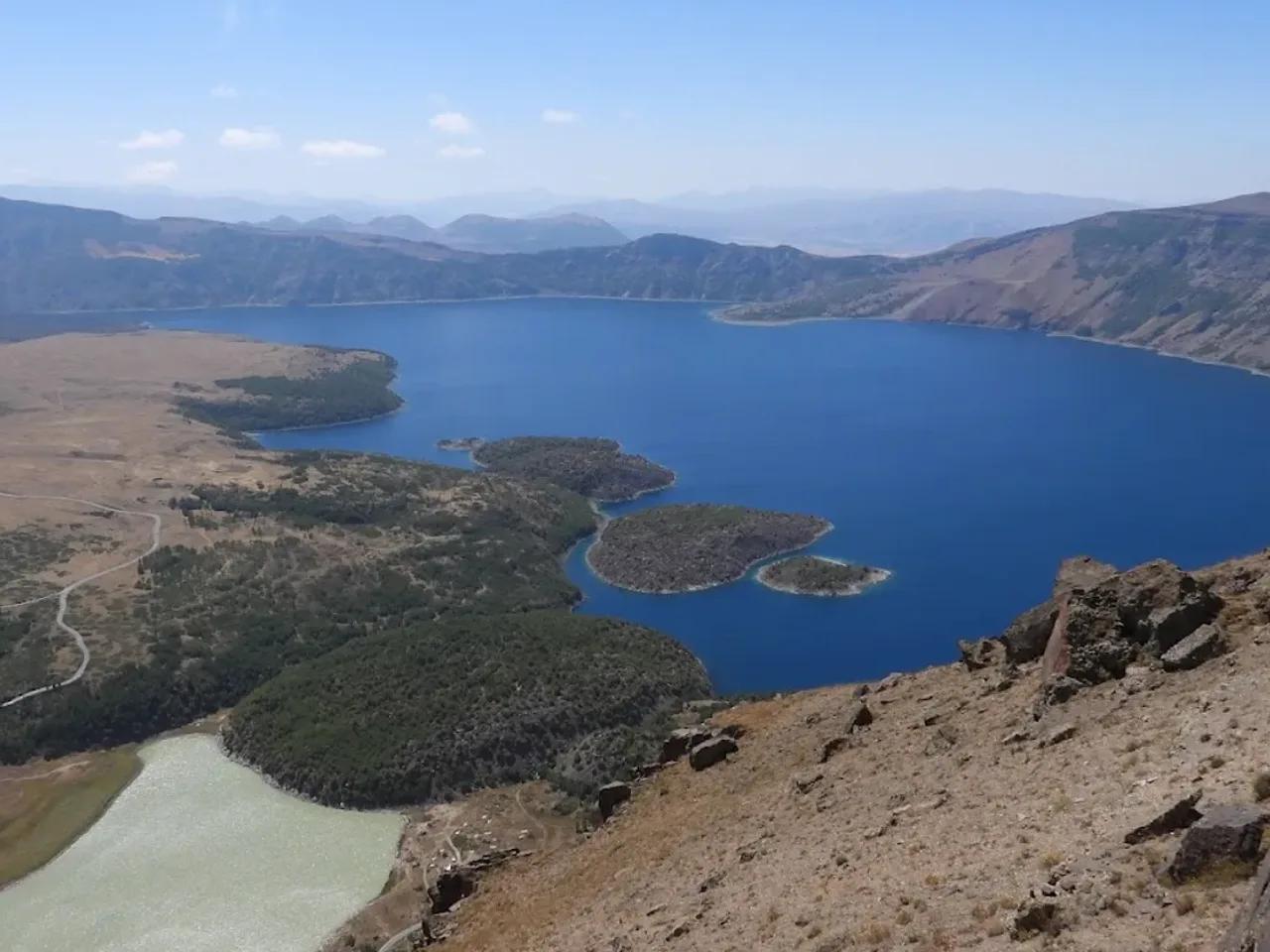 Nemrut Kalderası Tabiat Anıtı