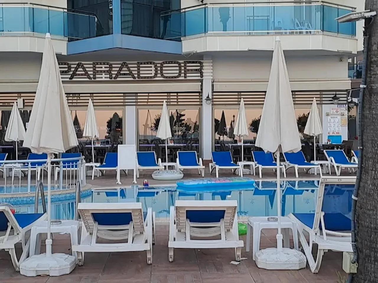 Parador Beach Hotel - 3