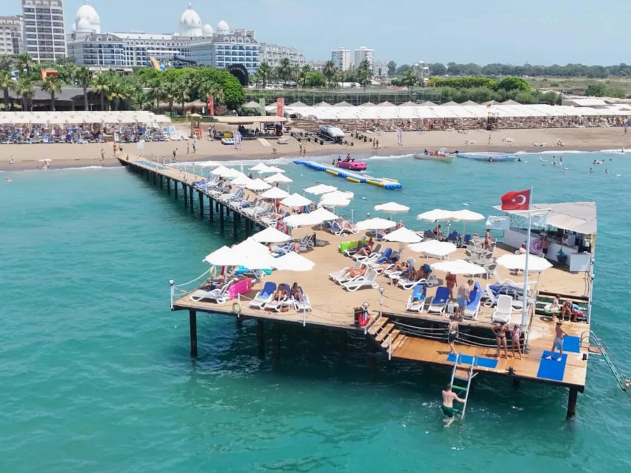 Saturn Palace Otel Plajı