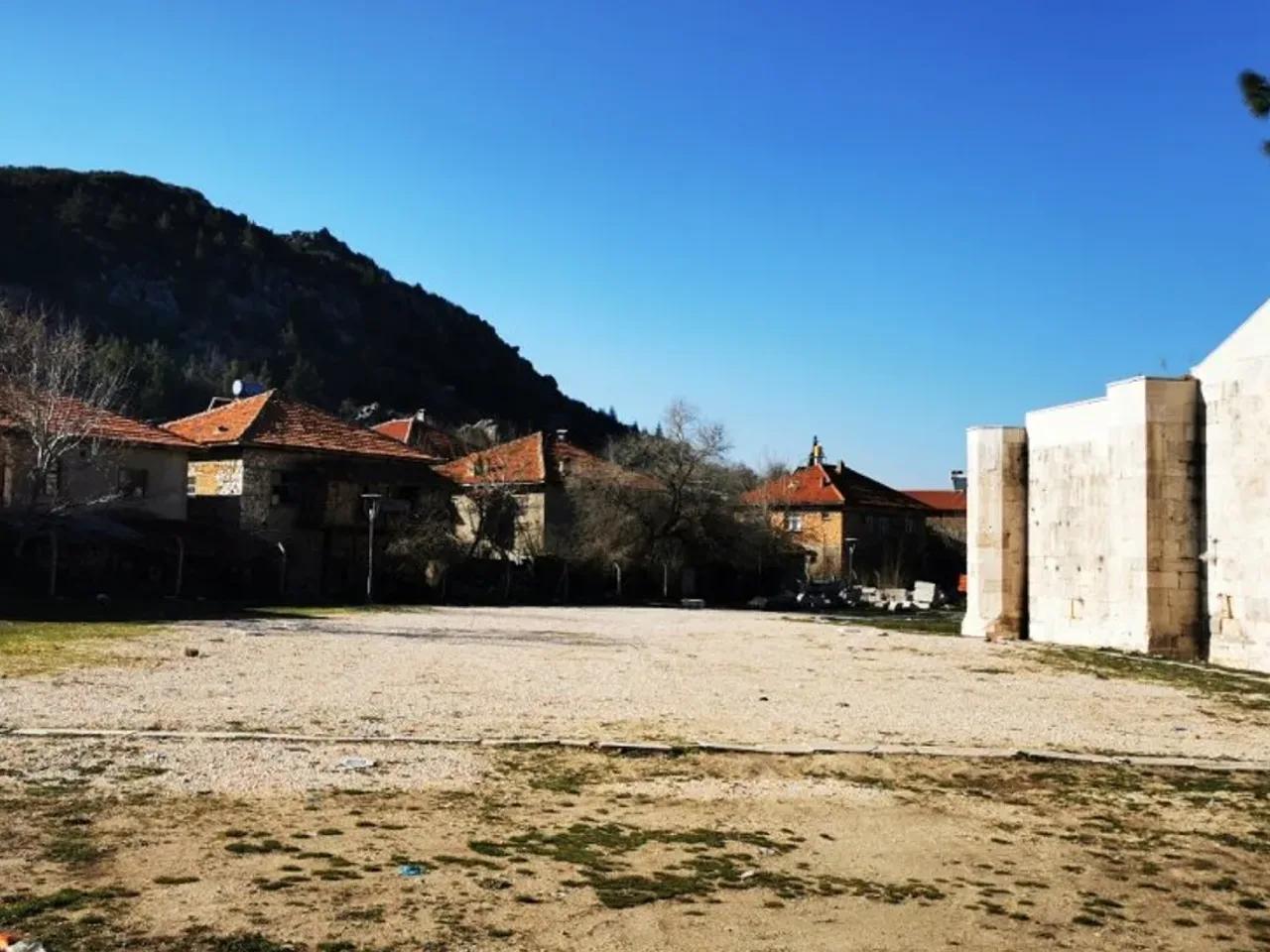 Susuz,Susuz Yolu - 1