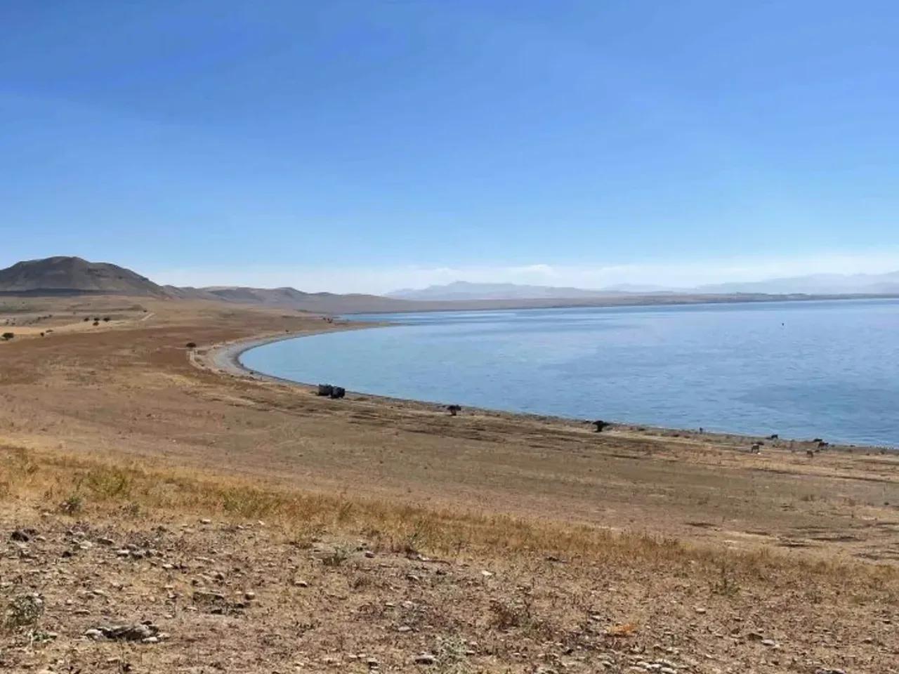 Van Gölü Kıyısı Kamp Alanı