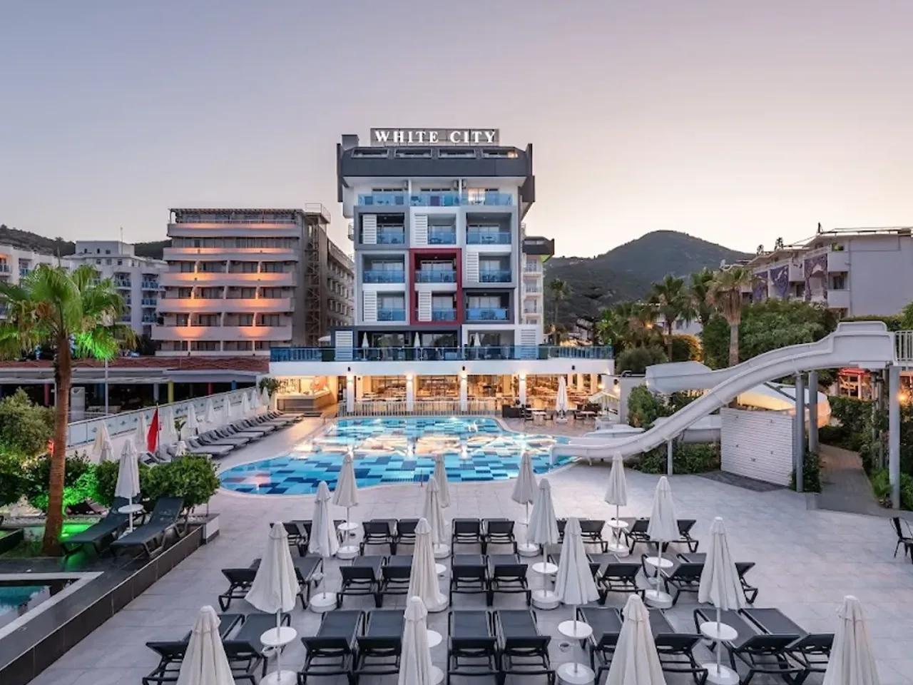 White City Beach Hotel