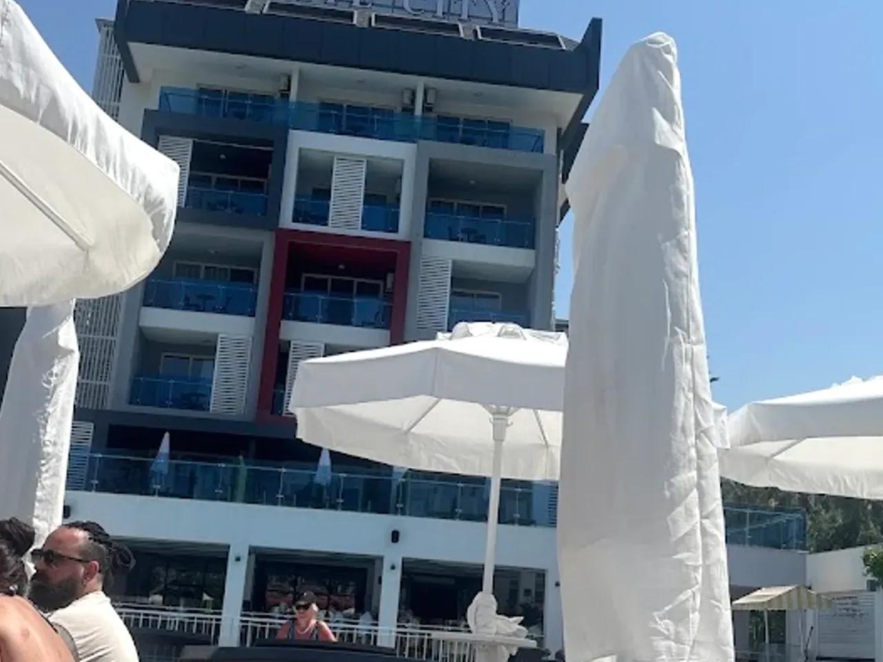 White City Beach Hotel - 2