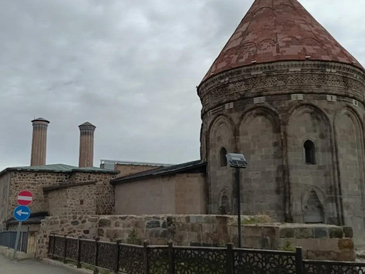 Yakutiye,22 Çifte Minareler Sokak - 3