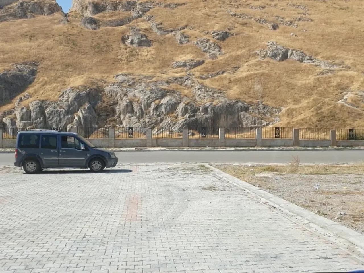 Yalı,32 E. Erzurum Yolu 1. Sokak 1. Arkası - 1