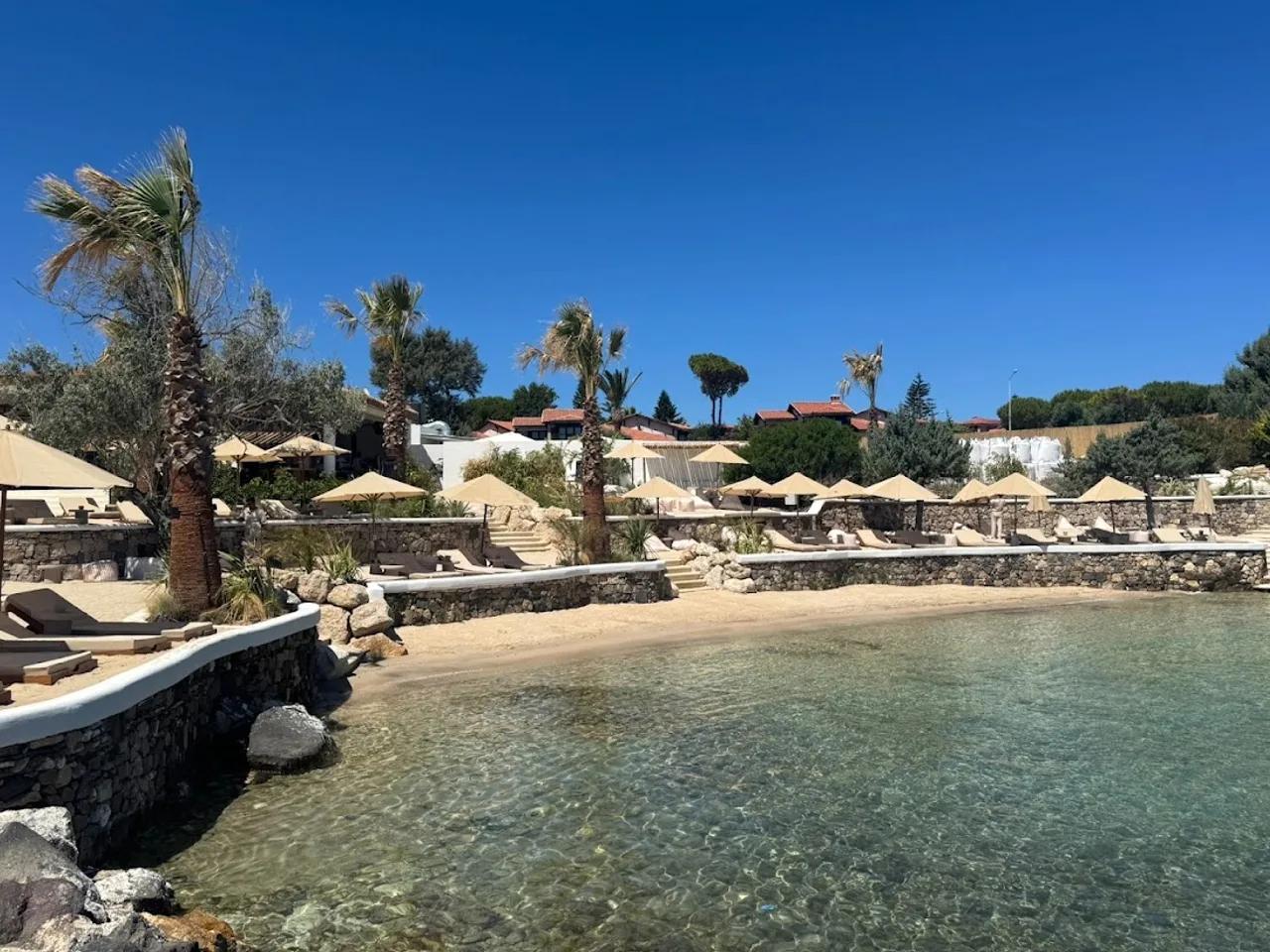 Zoe Beach - 1