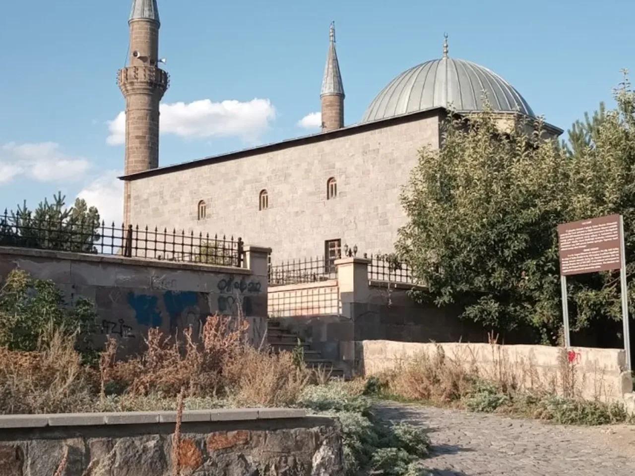 Kars Merkez,67 Profesör Doktor Fahrettin Kırzıoğlu Caddesi - 3