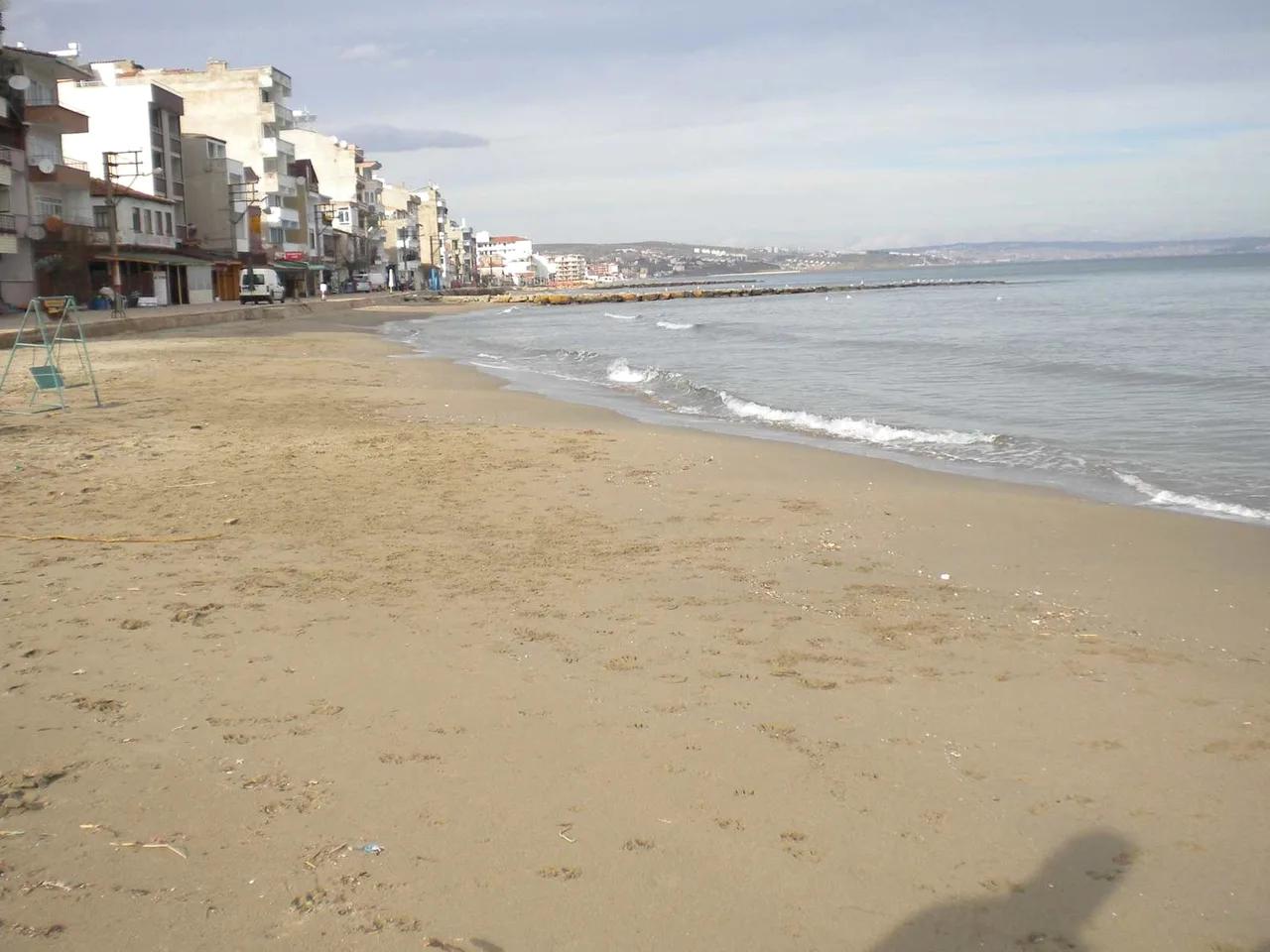 Kumbağ Balıkçı Barınağı Yanı Halk Plajı