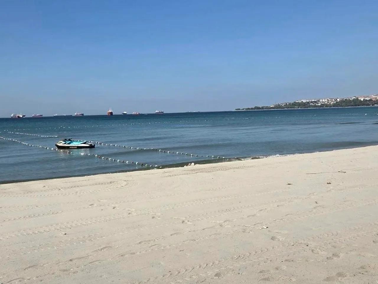 Menekşe Plajı Cankurtaran Kulesi Önü