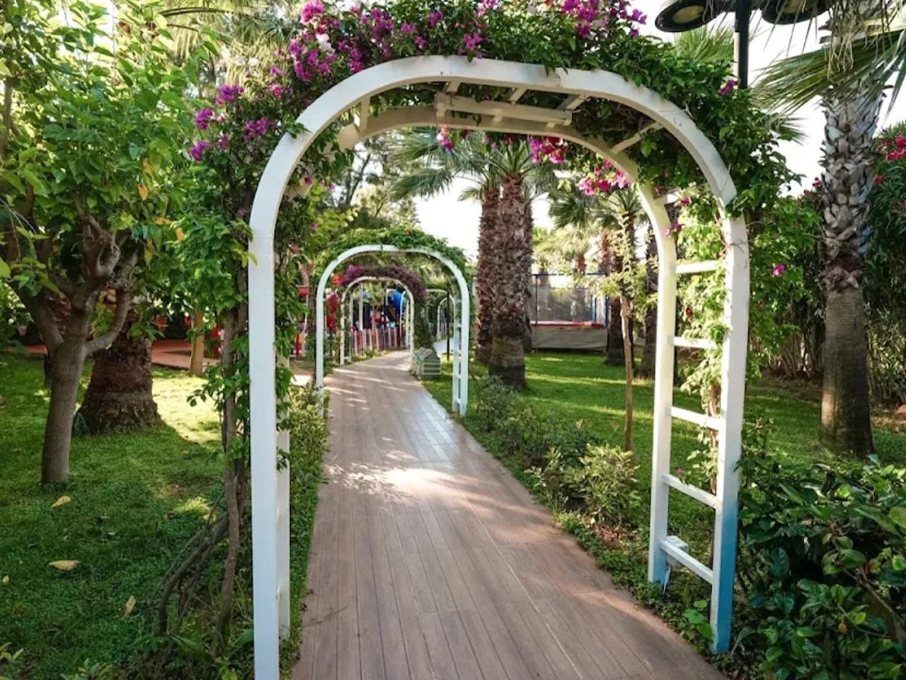 Trendy Verbena,Evrenseki Halk Plajı,Side Royal Palace, Hane Garden