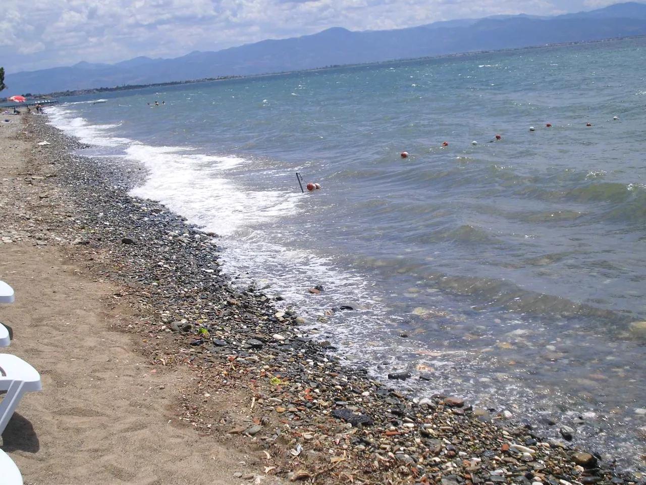 Üçgen Kafe Önü Plajı - Yukarı Mahalle, Güre - 2