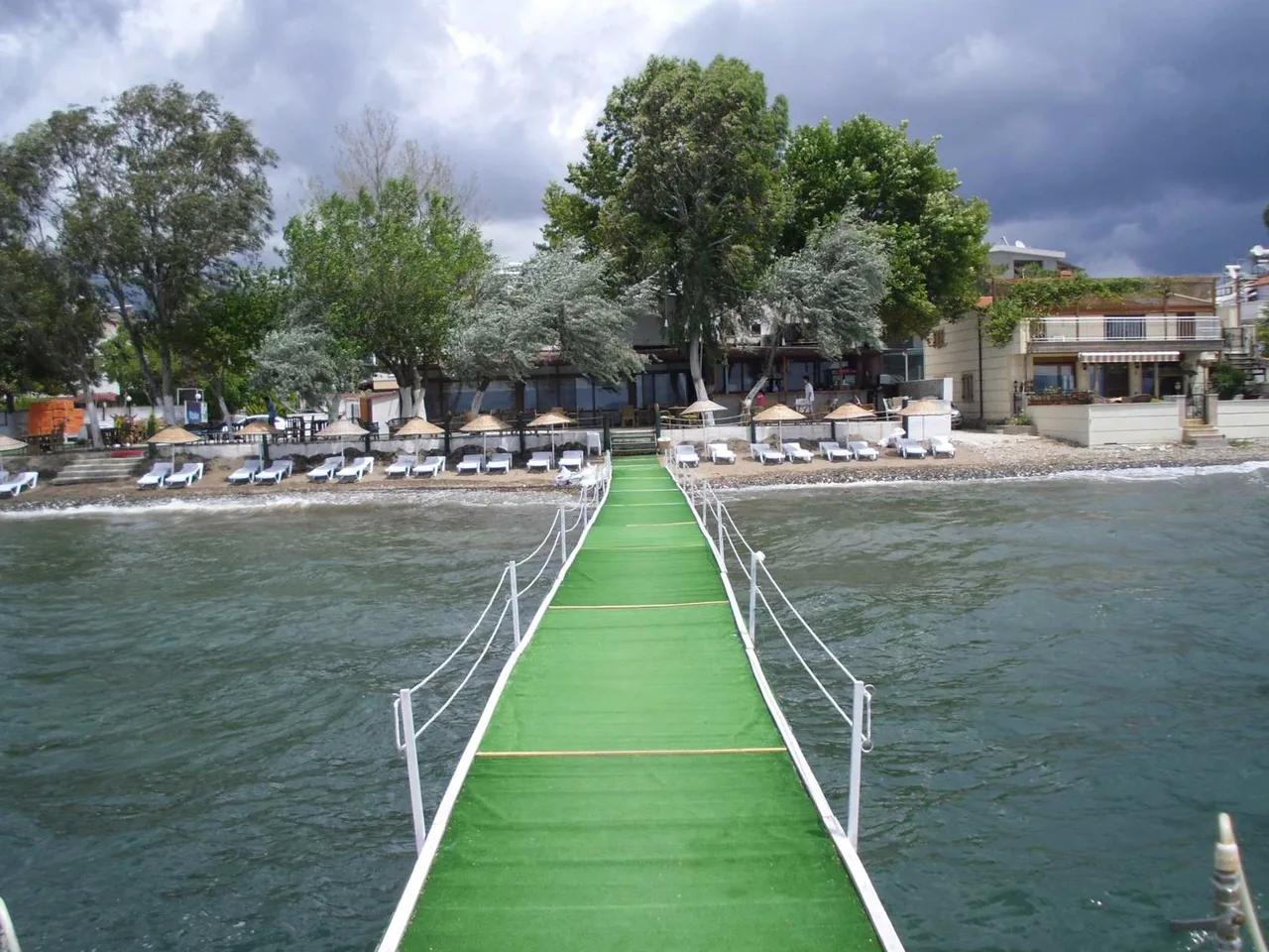 Üçgen Kafe Önü Plajı - Yukarı Mahalle, Güre